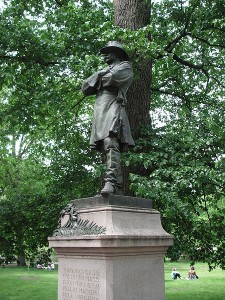 450px-Statue_of_Colonel_Thomas_Cass,_Commander_of_the_Ninth_Regiment_Massachusetts_Volunteers