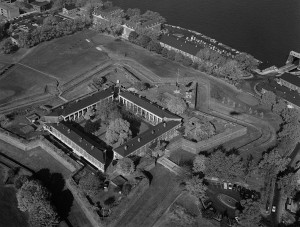 Fort Jay 1934 photo (LOC - HABS_NY,31-GOVI,1-11)