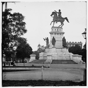 Richmond, Virginia. Washington monument (1865 Apr; LOC - LC-DIG-cwpb-02527)