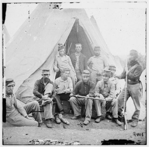 Group of soldiers of Company G, 71st New York Vols. In front of 'Sibley" tent (1861; LOC: LC-DIG-cwpb-01675 )