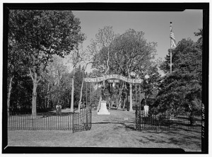 VIEW OF ENTRANCE WITH FENCE, ARCHWAY, AND FLAGPOLE. VIEW TO WEST. - Confederate Stockade Cemetery, Johnson's Island, Sandusky, Erie County, OH (2006; LOC: HALS OH-1-1)