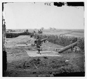 Centreville, Va. Fort on the heights, with Quaker guns (1862 March; LOC: LC-DIG-cwpb-0097)