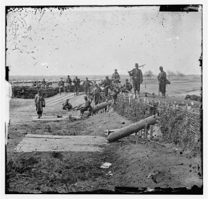 Group of Federal soldiers in Confederate fort on heights of Centreville with Quaker guns (1862 March; LOC: LC-DIG-cwpb-00981)