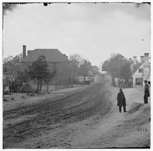 Yorktown, Virginia. Street view (1862; LOC: LC-DIG-cwpb-01610)