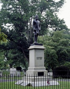 Statue of Confederate General Thomas "Stonewall" Jackson in the Stonewall Jackson Memorial Cemetery, Lexington, Virginia (between 1980 and 2006; LOC: LC-DIG-highsm-15102)