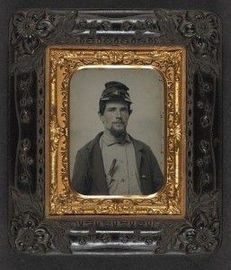 Unidentified soldier in Union uniform with forage cap carrying a bone handle knife in breast pocket (between 1861 and 1865; LOC: LC-DIG-ppmsca-37143)