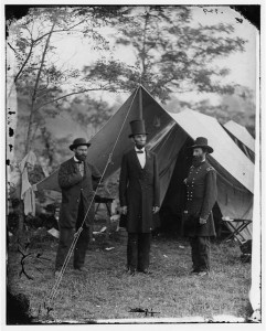 Antietam, Md. Allan Pinkerton, President Lincoln, and Maj. Gen. John A. McClernand; another view (by Alexander gardner, 1862 October 3; LOC: LC-DIG-cwpb-04326)