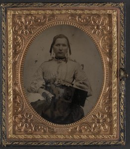 Sabria Clack with cased photograph of her husband, Private W.R. Clack, of Co. B, 43rd Tennessee Infantry Regiment ( LC-DIG-ppmsca-34983 )