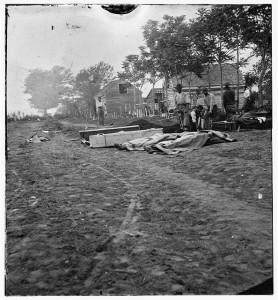 Fredericksburg, Virginia. Burial of Federal dead (by Timothy H. O'Sullivan, 1864 May [19 or 20]; LOC: LC-DIG-cwpb-01840)