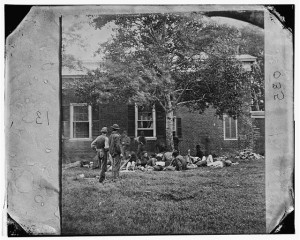 Fredericksburg, Va. Wounded from the Battle of the Wilderness (by James Gardner, May 1864; LOC: LC-DIG-cwpb-01842)