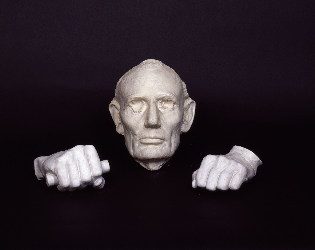 Life mask and plaster hands of Abraham Lincoln, preserved at Ford's Theatre, Washington, D.C., where assassin John Wilkes Booth mortally wounded the president in 1865 (by Carol M. Highsmith; LOC: http://www.loc.gov/item/2011633885/)
