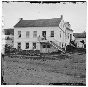 Gettysburg, Pennsylvania. John L. Burns cottage. (Burns seated in doorway) (1863 Jult; LOC: http://www.loc.gov/item/cwp2003004781/PP/)