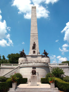 Abraham_Lincoln_Tomb_Springfield_Illiois (https://en.wikipedia.org/wiki/File:Abraham_Lincoln_Tomb_Springfield_Illiois.jpg; by David Jones, 8 July 2005)