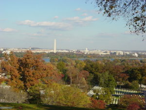 800px-washington_dc_from_arlington (Washington DC from Arlington House, atop Arlington National Cemetery.(November 2005; https://en.wikipedia.org/wiki/File:Washington_DC_from_Arlington.JPG)