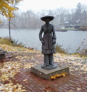 Amelia Bloomer statue (11-20-2016, Ludovico Sculpture Trail, Seneca Falls, NY)
