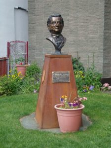 Bust of William H. Seward in Seward, Alaska, United States photographed June 30, 2010 (by Michael A. Haase; https://en.wikipedia.org/wiki/File:WilliamHSewardBust.jpg)