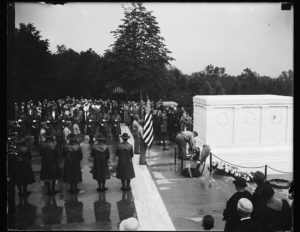 Memorial Day, unknown soldiers tomb, [Arlington, Virginia] (1935; LOC: https://www.loc.gov/item/hec2013009053/)