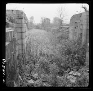 Old Erie Canal lock, Fort Hunter, New York (1941 Oct.: LOC: https://www.loc.gov/item/fsa2000052566/PP/)