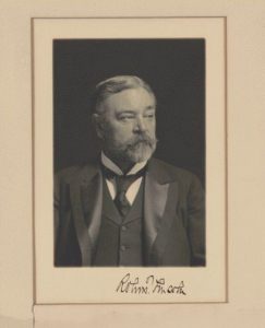 Photograph of Robert Todd Lincoln with signature. (LOC: https://www.loc.gov/item/scsm000881/)