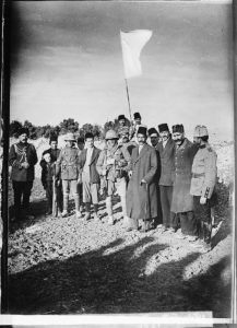The surrender of Jerusalem to the British, December 9, 1917. The Mayor of Jerusalem, with white flag, offers surrender to two British tommies (sergeants) (LOC: https://www.loc.gov/item/mpc2004000445/PP/)