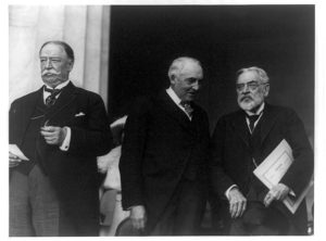 William Howard Taft, Warren G. Harding, and Robert Todd Lincoln, standing, left to right (http://www.loc.gov/pictures/item/89708459/)