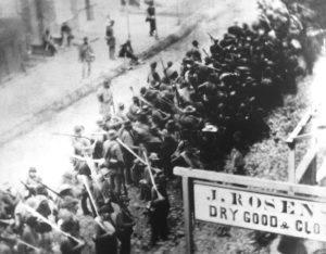 768px-Confederates_marching_through_Frederick,_MD_in_1862 (https://en.wikipedia.org/wiki/File:Confederates_marching_through_Frederick,_MD_in_1862.jpg)