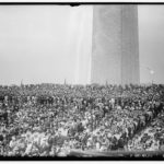 FLAG DAY. CROWD AT EXERCISES AT MONUMENT (1918; LOC: https://www.loc.gov/item/2016869310/)