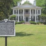 https://en.wikipedia.org/wiki/Abbeville,_South_Carolina#/media/File:Burt-Stark_house.jpg