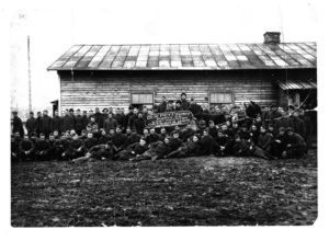 Men_of_the_339th_Infantry_in_Northern_Russia (https://commons.wikimedia.org/wiki/File:Men_of_the_339th_Infantry_in_Northern_Russia.jpg)